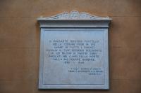 Targa Commemorativa sul muro del cimitero ebraico, testo italiano 